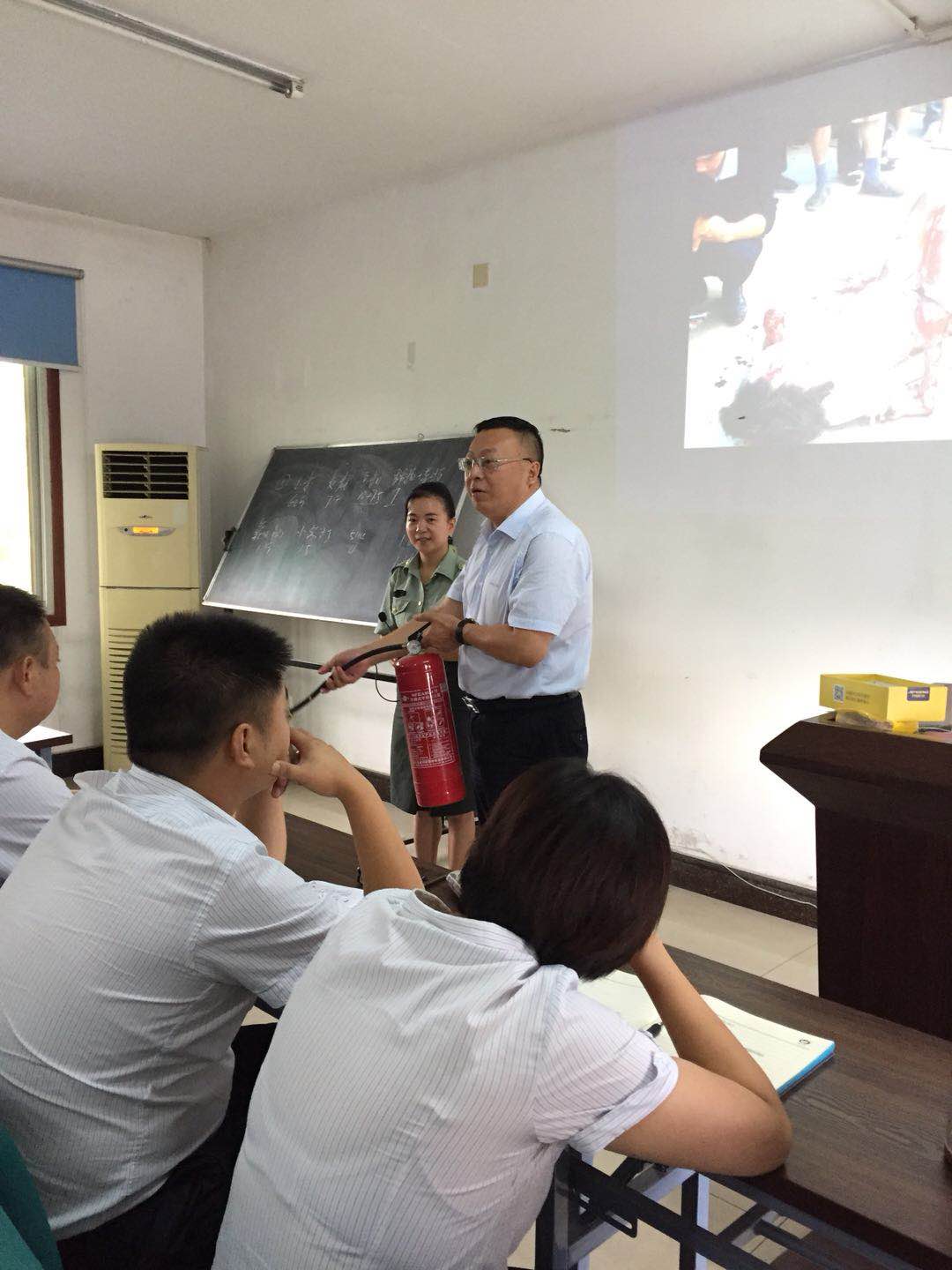 消防安全培(péi)訓11.jpg 消防安全培(péi)訓11.jpg